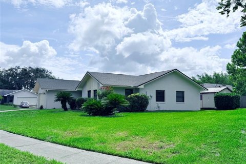 House in Casselberry, Florida 4 bedrooms, 166.57 sq.m. № 2114683 - photo 4