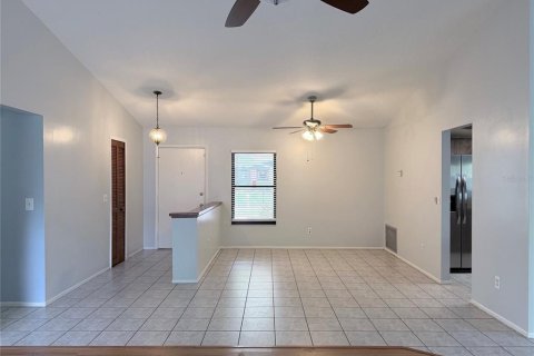 House in Casselberry, Florida 4 bedrooms, 166.57 sq.m. № 2114683 - photo 7