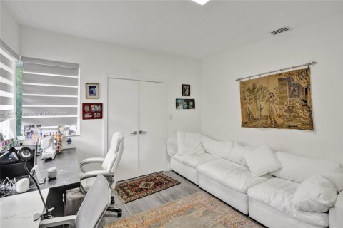 House in Miami Beach, Florida 4 bedrooms, 296.54 sq.m. № 2014631 - photo 3