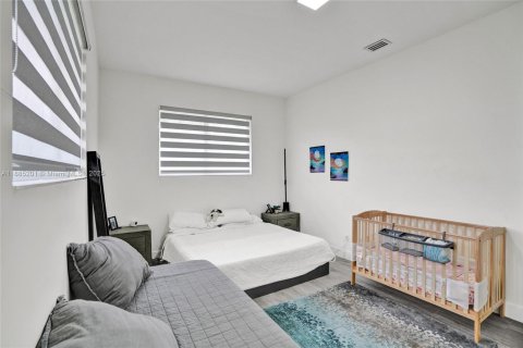 House in Miami Beach, Florida 4 bedrooms, 296.54 sq.m. № 2014631 - photo 22