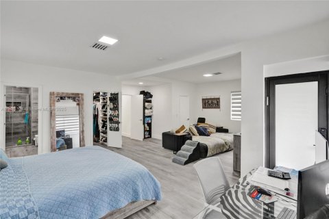 House in Miami Beach, Florida 4 bedrooms, 296.54 sq.m. № 2014631 - photo 8