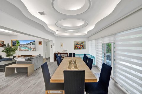 House in Miami Beach, Florida 4 bedrooms, 296.54 sq.m. № 2014631 - photo 19