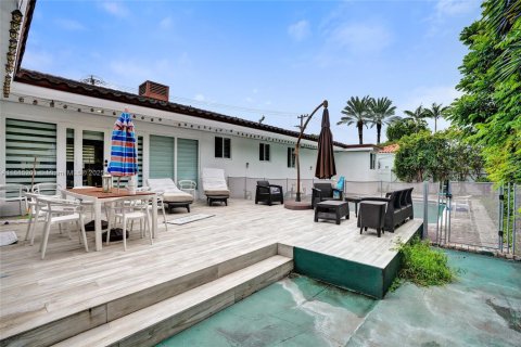 House in Miami Beach, Florida 4 bedrooms, 296.54 sq.m. № 2014631 - photo 24