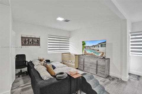 House in Miami Beach, Florida 4 bedrooms, 296.54 sq.m. № 2014631 - photo 6
