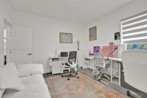 House in Miami Beach, Florida 4 bedrooms, 296.54 sq.m. № 2014631 - photo 2