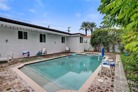 House in Miami Beach, Florida 4 bedrooms, 296.54 sq.m. № 2014631 - photo 28