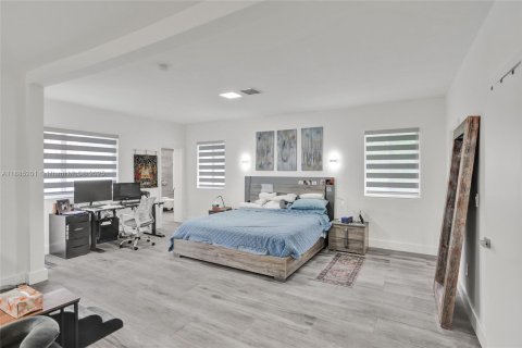 House in Miami Beach, Florida 4 bedrooms, 296.54 sq.m. № 2014631 - photo 5