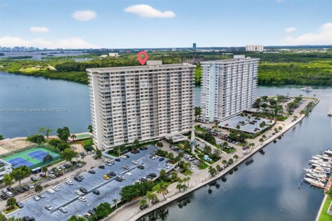 Copropriété à vendre à Sunny Isles Beach, Floride: 1 chambre, 70.79 m2 № 2014051 - photo 2