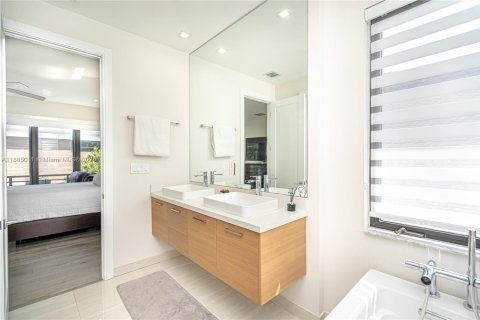 Купить виллу или дом в Дорал, Флорида 4 спальни, 264.21м2, № 1958430 - фото 28