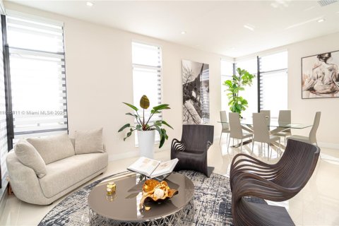 Купить виллу или дом в Дорал, Флорида 4 спальни, 264.21м2, № 1958430 - фото 9