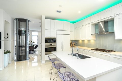 Купить виллу или дом в Дорал, Флорида 4 спальни, 264.21м2, № 1958430 - фото 22