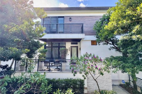 Купить виллу или дом в Дорал, Флорида 4 спальни, 264.21м2, № 1958430 - фото 1