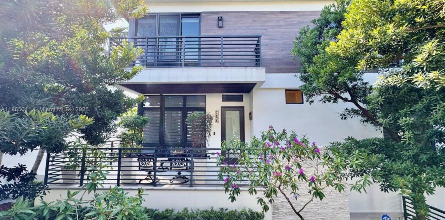 Дом в Дорал, Флорида 4 спальни, 264.21м2 № 1958430