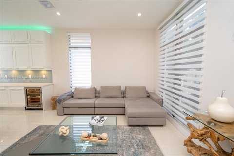 Купить виллу или дом в Дорал, Флорида 4 спальни, 264.21м2, № 1958430 - фото 14