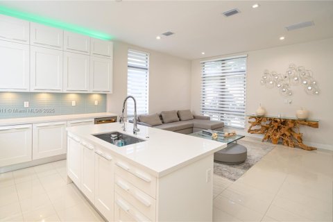 Купить виллу или дом в Дорал, Флорида 4 спальни, 264.21м2, № 1958430 - фото 18