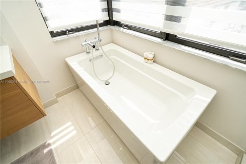 Купить виллу или дом в Дорал, Флорида 4 спальни, 264.21м2, № 1958430 - фото 29