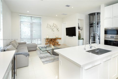 Купить виллу или дом в Дорал, Флорида 4 спальни, 264.21м2, № 1958430 - фото 19