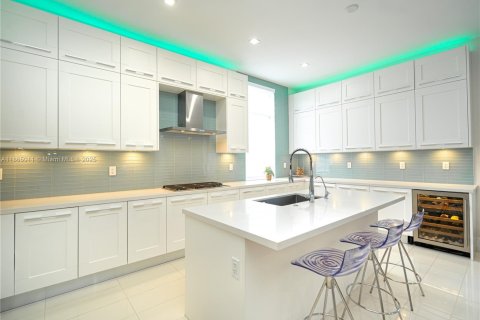 Купить виллу или дом в Дорал, Флорида 4 спальни, 264.21м2, № 1958430 - фото 21