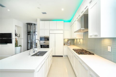 Купить виллу или дом в Дорал, Флорида 4 спальни, 264.21м2, № 1958430 - фото 20