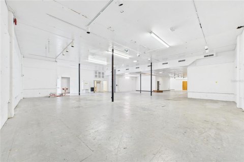 Propiedad comercial en alquiler en Melbourne, Florida № 1913917 - foto 12