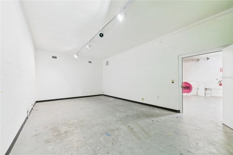 Propiedad comercial en alquiler en Melbourne, Florida № 1913917 - foto 14