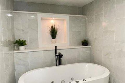 Casa en venta en Tampa, Florida, 3 dormitorios, 195.19 m2 № 1773762 - foto 24
