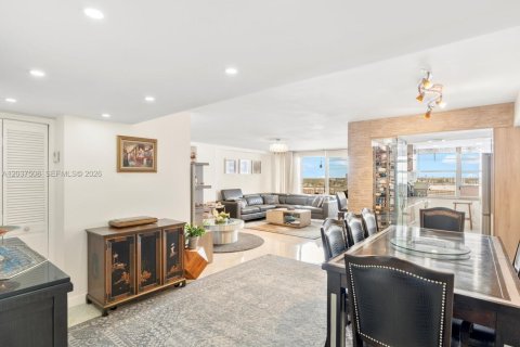 Copropriété à vendre à Aventura, Floride: 3 chambres, 221.76 m2 № 2262881 - photo 2