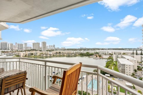 Copropriété à vendre à Aventura, Floride: 3 chambres, 221.76 m2 № 2262881 - photo 15