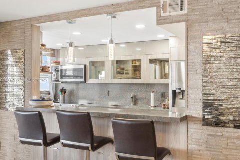 Copropriété à vendre à Aventura, Floride: 3 chambres, 221.76 m2 № 2262881 - photo 10