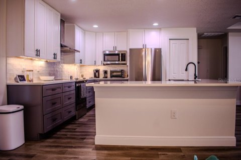 House in Spring Hill, Florida 3 bedrooms, 178 sq.m. № 2107622 - photo 8