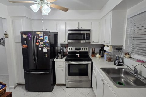 Condominio en Hollywood, Florida, 2 dormitorios  № 2084613