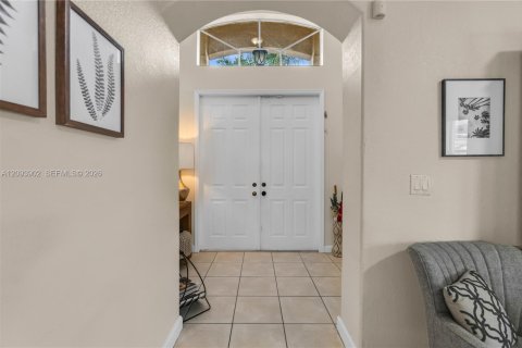 Casa en venta en Hialeah, Florida, 4 dormitorios, 197.32 m2 № 2382788 - foto 5