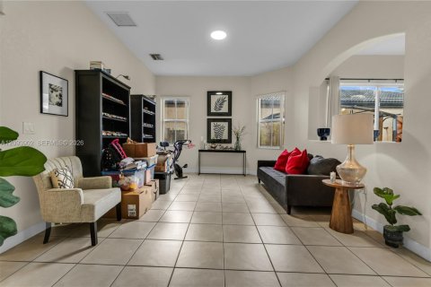 Casa en venta en Hialeah, Florida, 4 dormitorios, 197.32 m2 № 2382788 - foto 9