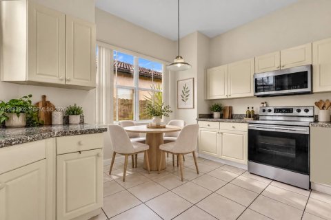 Casa en venta en Hialeah, Florida, 4 dormitorios, 197.32 m2 № 2382788 - foto 16