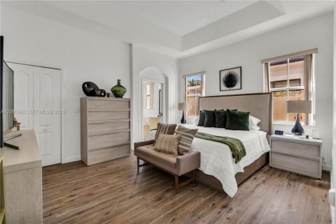 Casa en venta en Hialeah, Florida, 4 dormitorios, 197.32 m2 № 2382788 - foto 19