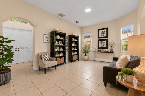 Casa en venta en Hialeah, Florida, 4 dormitorios, 197.32 m2 № 2382788 - foto 7