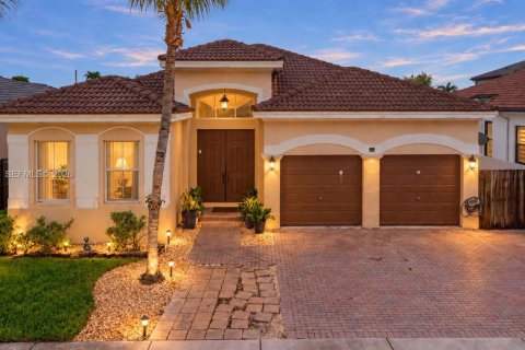 Casa en Hialeah, Florida 4 dormitorios, 197.32 m2 № 2382788