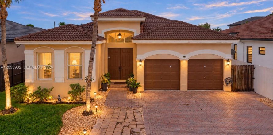 Casa en Hialeah, Florida 4 dormitorios, 197.32 m2 № 2382788