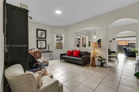 Casa en venta en Hialeah, Florida, 4 dormitorios, 197.32 m2 № 2382788 - foto 8