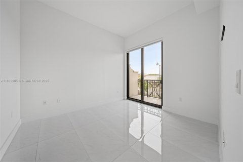 Condo in Coral Gables, Florida, 1 bedroom  № 1813854 - photo 17