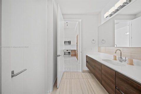 Condo in Coral Gables, Florida, 1 bedroom  № 1813854 - photo 23