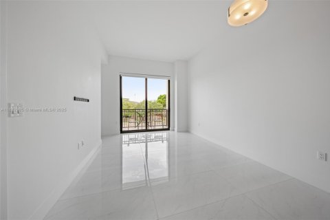 Condo in Coral Gables, Florida, 1 bedroom  № 1813854 - photo 12