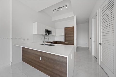 Condo in Coral Gables, Florida, 1 bedroom  № 1813854 - photo 8