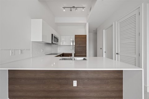 Condo in Coral Gables, Florida, 1 bedroom  № 1813854 - photo 9