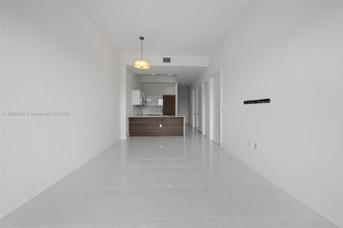 Condo in Coral Gables, Florida, 1 bedroom  № 1813854 - photo 11