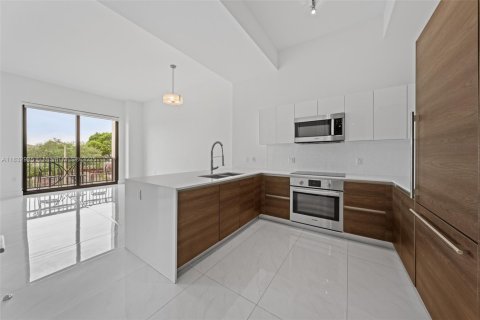 Condo in Coral Gables, Florida, 1 bedroom  № 1813854 - photo 1