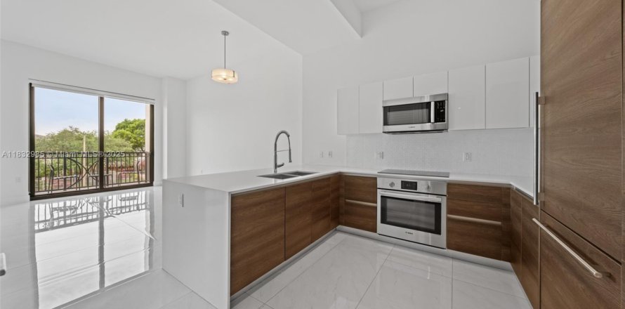 Condo in Coral Gables, Florida, 1 bedroom  № 1813854