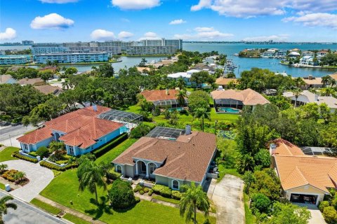 Casa en venta en Gulfport, Florida, 3 dormitorios, 256.41 m2 № 1765822 - foto 1