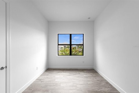 House in Lakewood Ranch, Florida 2 bedrooms, 193.24 sq.m. № 2287631 - photo 6