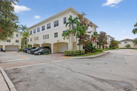 Townhouse in Pompano Beach, Florida 3 bedrooms, 210.7 sq.m. № 1921689 - photo 9